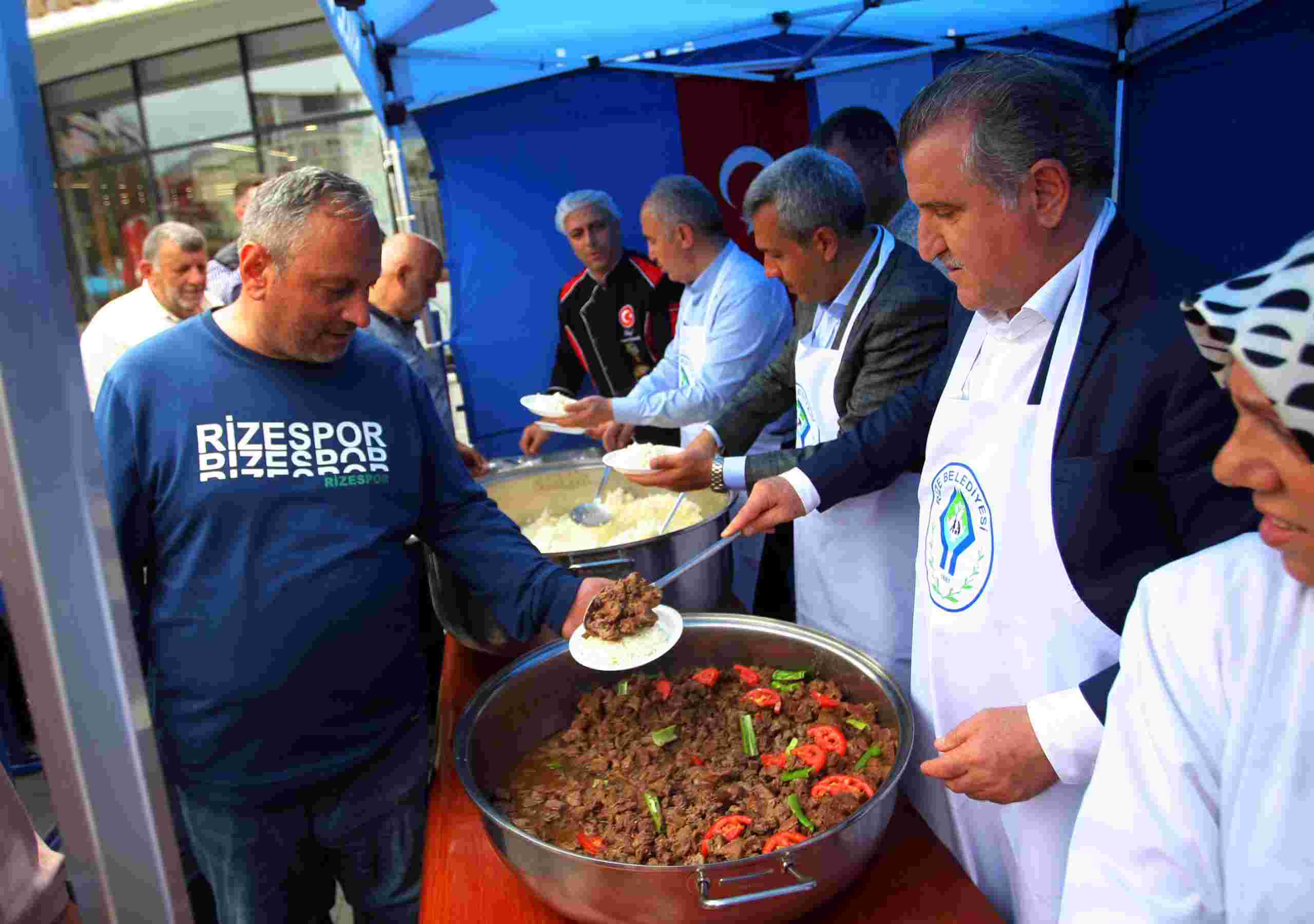 Gençlik ve Spor Bakanı Osman Aşkın Bak Rize'de bayramlaşma programına katıldı