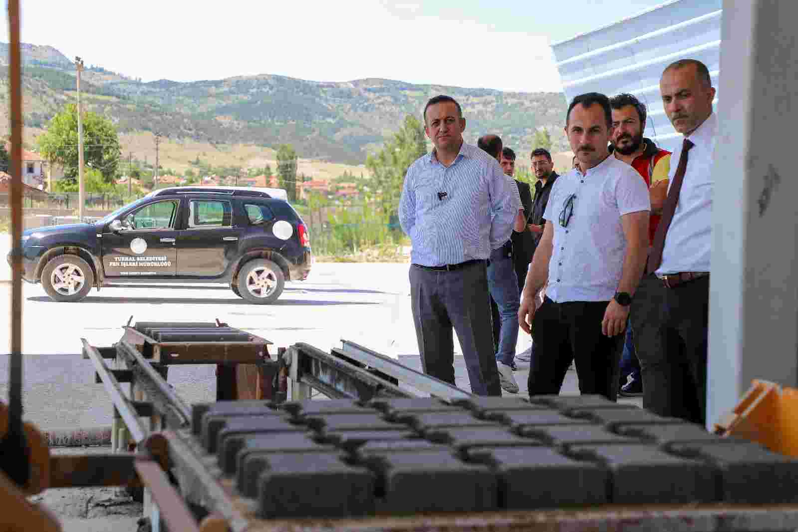 Turhal Belediye Başkanı Ural, Taş Kırma Eleme Tesisinde Kurban Kesimi Programına Katıldı
