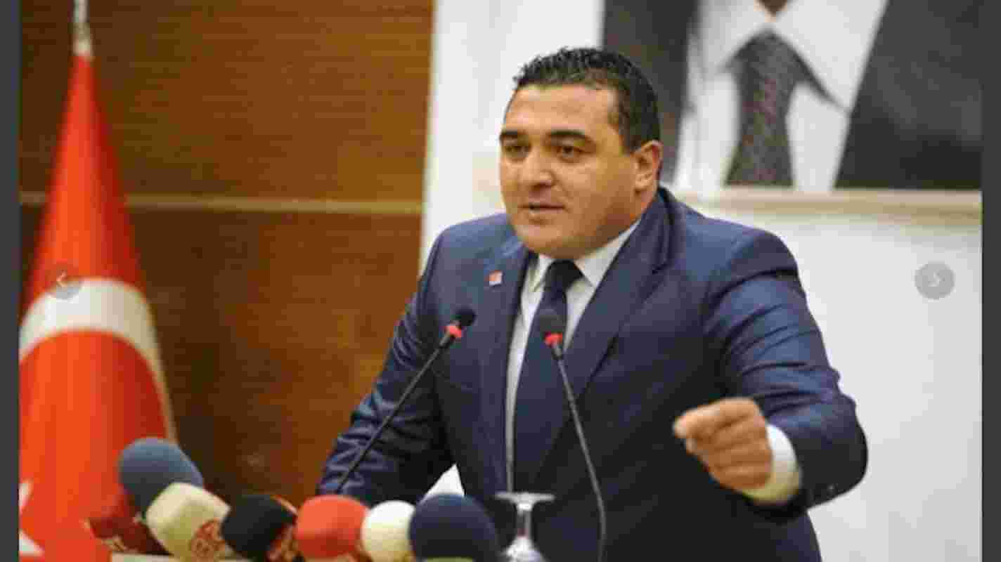 Karasu: Biraz insan utanır, iki elim yakanızda