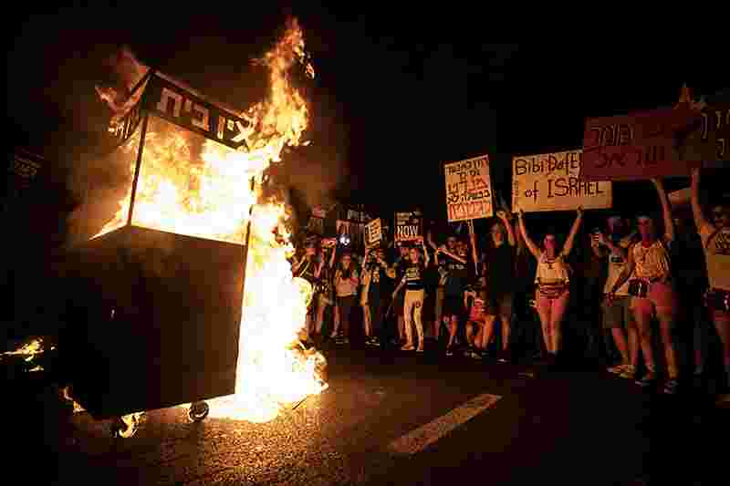 İsrailliler esir takası anlaşması ve Netanyahu'nun istifası talepli gösterilerini bu hafta da sürdürdü