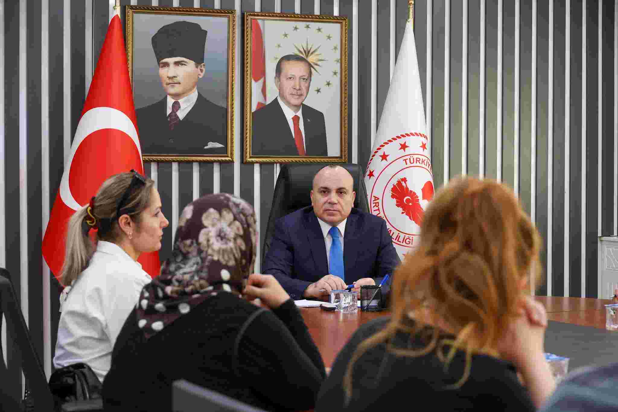 Artvin Valisi Ünsal, “Halk Günü” Toplantılarında Vatandaşları Dinlemeye Devam Ediyor
