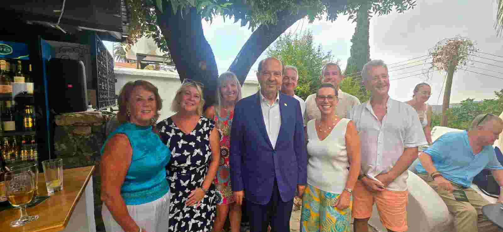 Cumhurbaşkanı Tatar, KKTC’de yaşayan İngilizlerle Karaman’da bir araya geldi