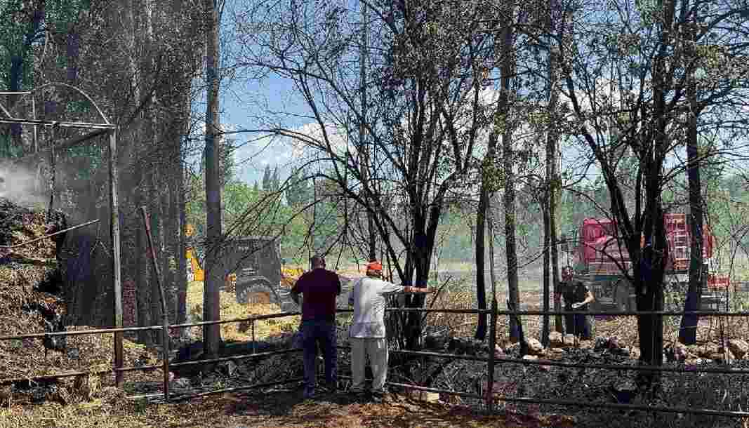 Burdur Bucak'ta çok sayıda saman balyası kül oldu!