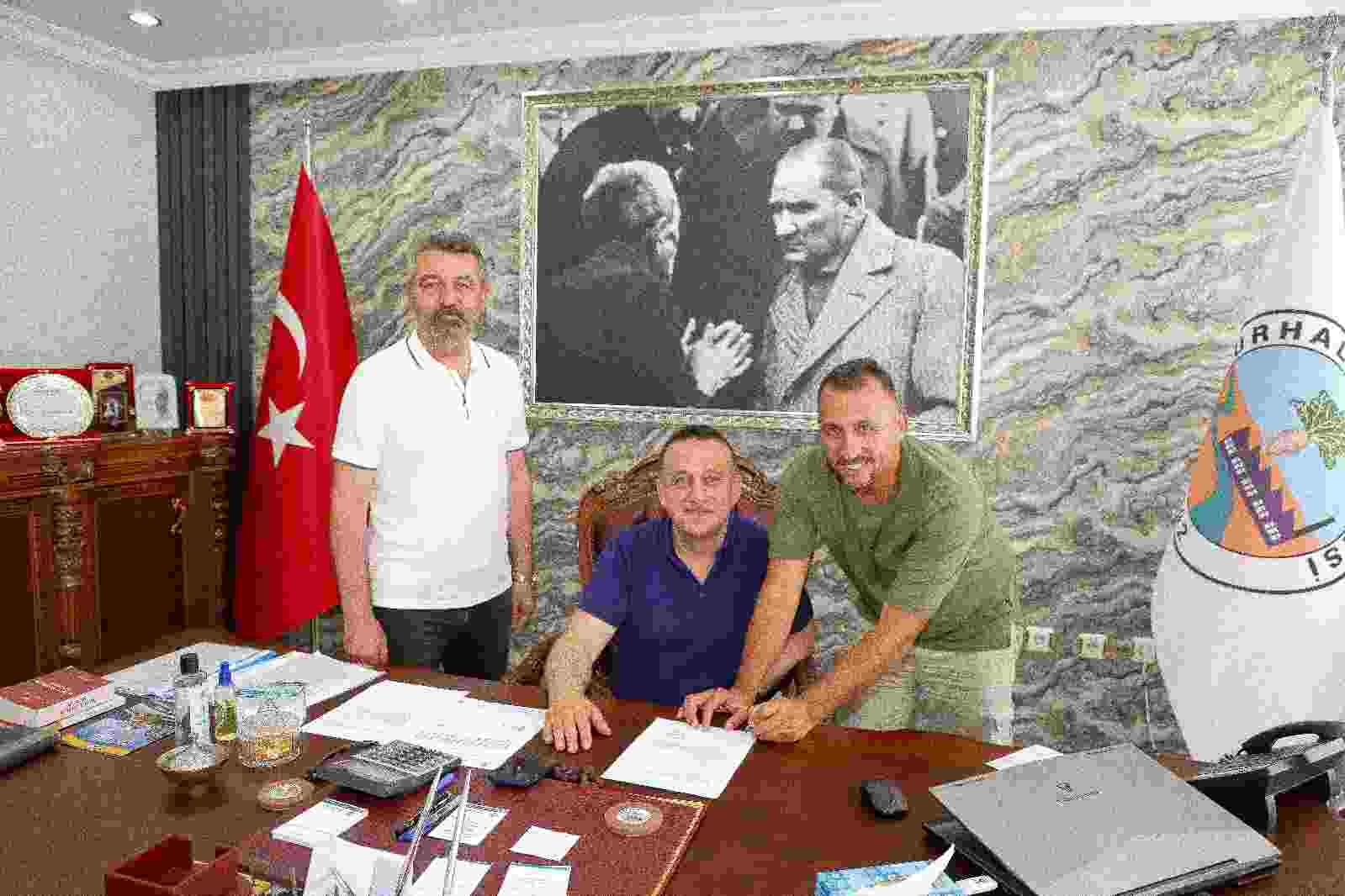 Kadir Demirel Belediye Turhalspor’da