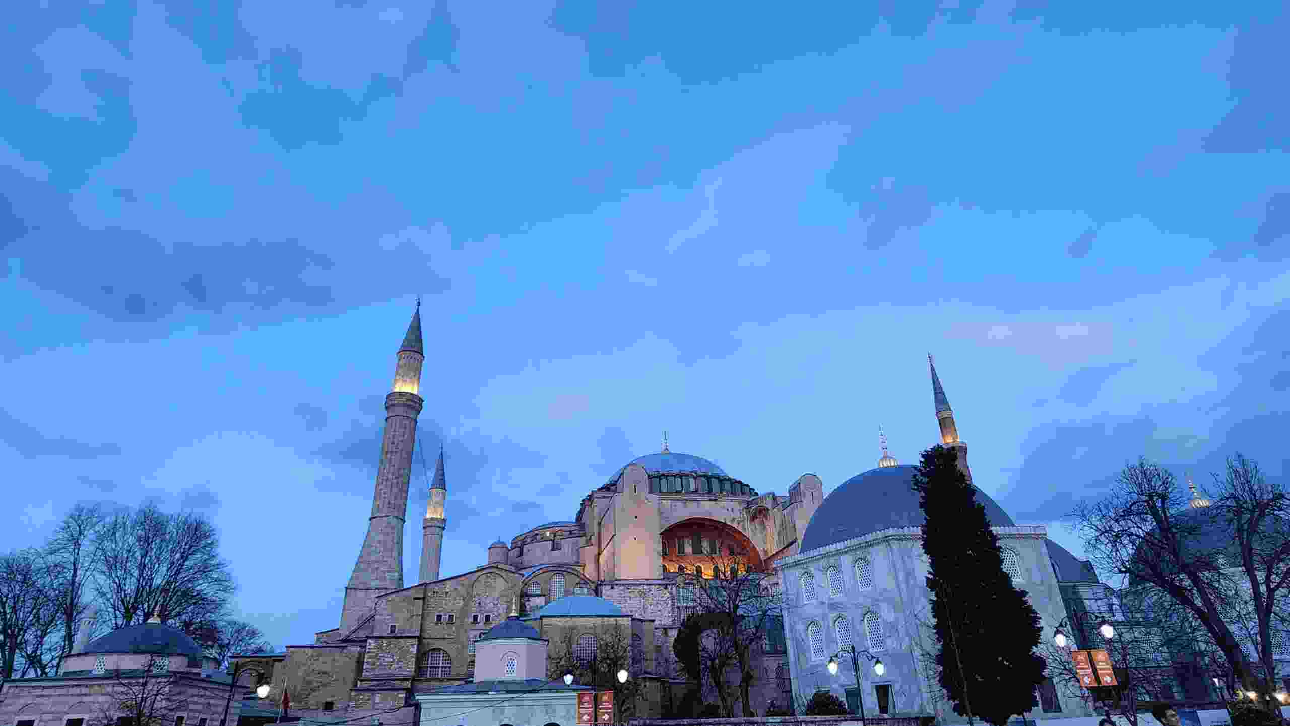 Fethin sembolü Ayasofya Camii'nin ibadete açılmasının 4.yıl dönümü