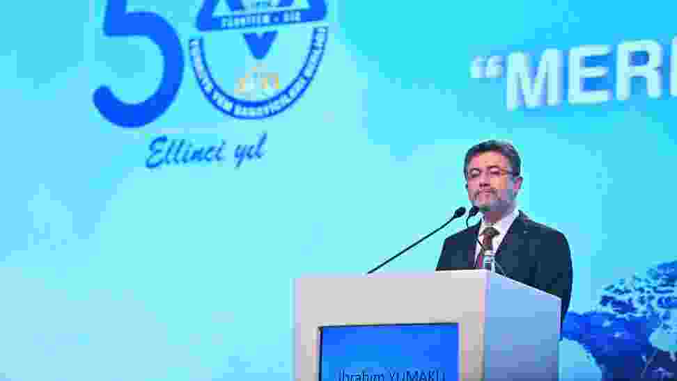 Tarım Bakanı Yumaklı'dan "Orman yangınlarıyla mücadele ihaleler iptal edildi” iddiasına açıklama