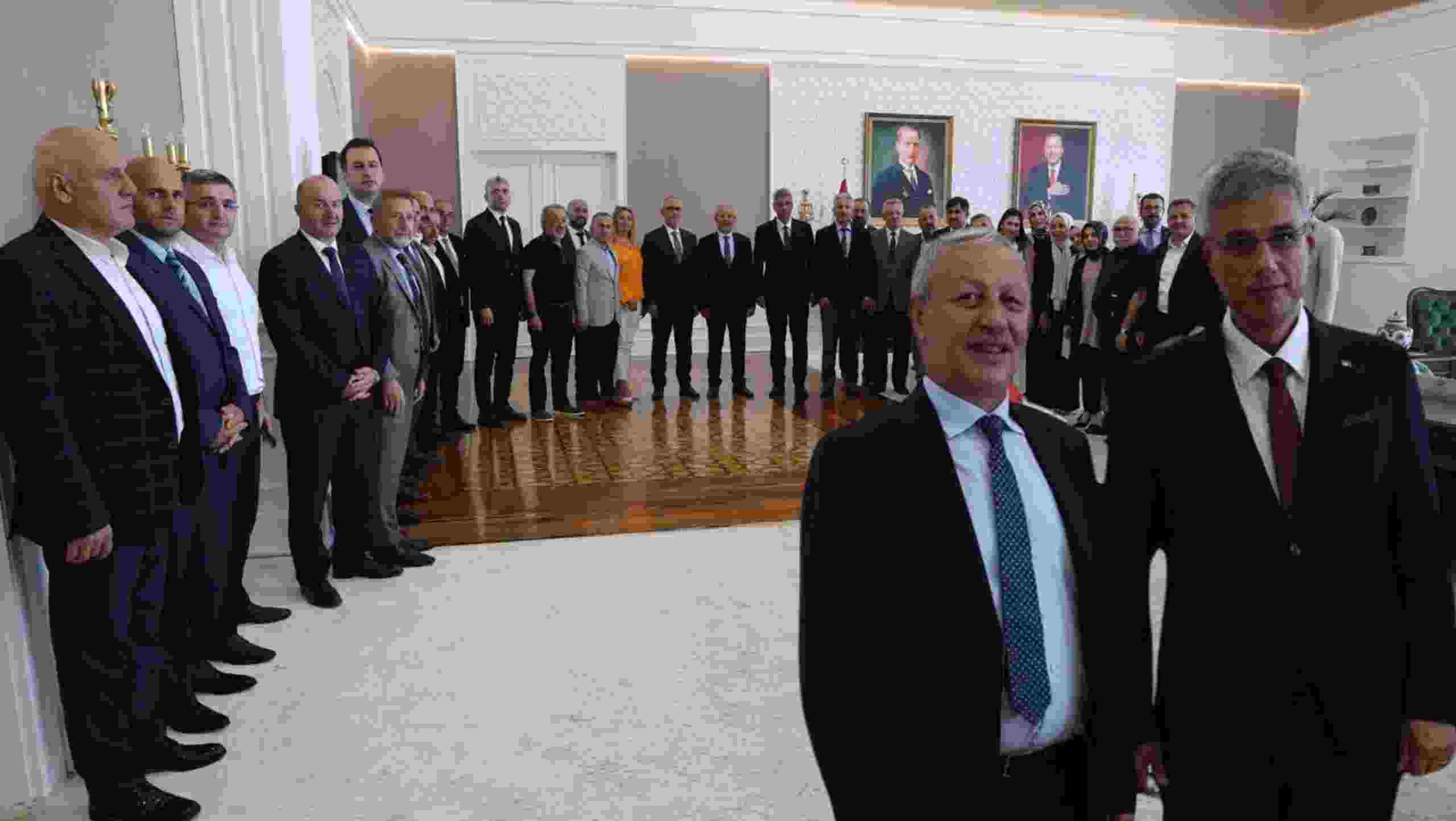 Ekşioğlu Vakfı Başkanı Süleyman Ekşi’den Sağlık Bakanı Memişoğlu’na ziyaret