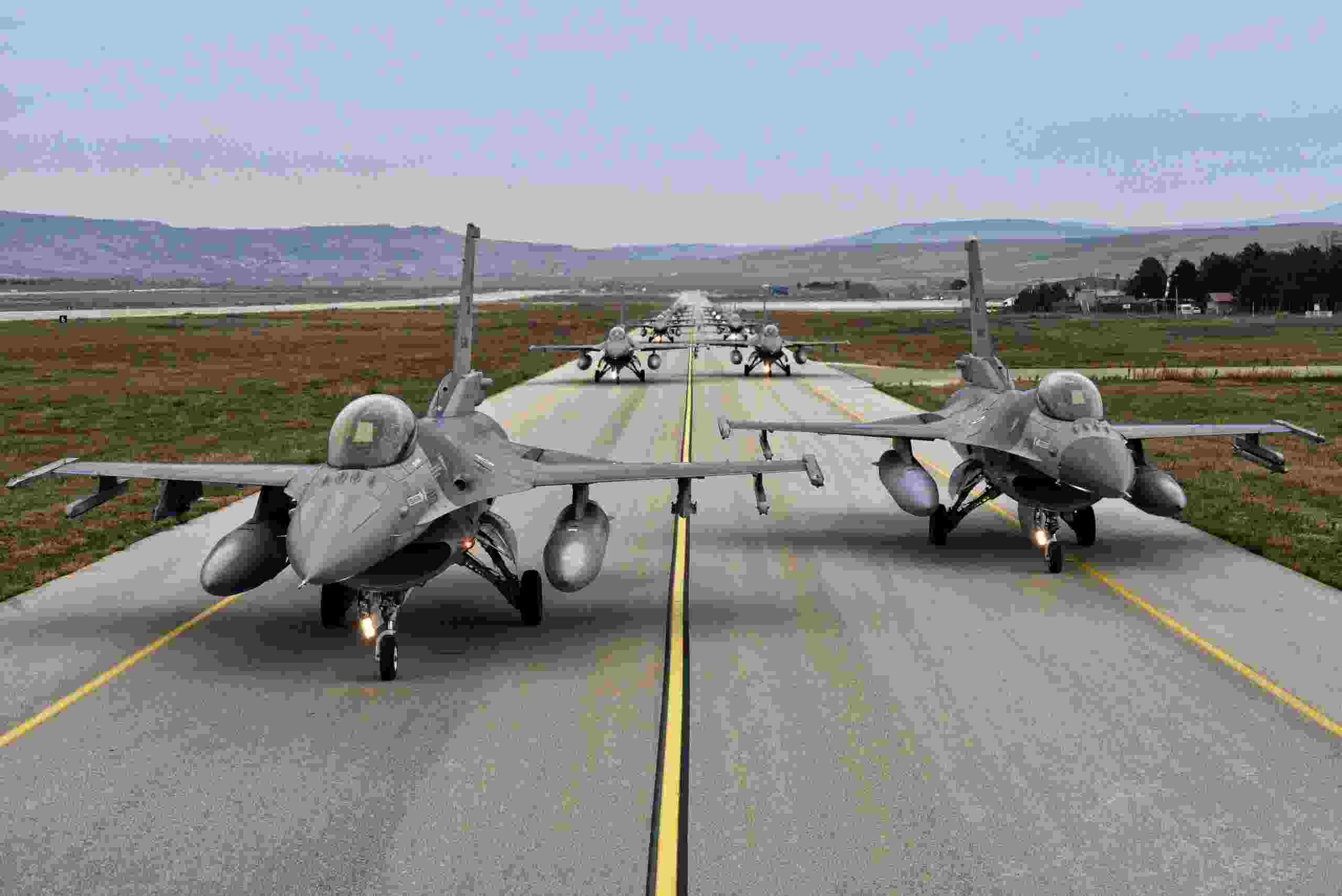 Irak'ın Kuzeyinde 37 terör hedefi F-16'lar tarafından vuruldu