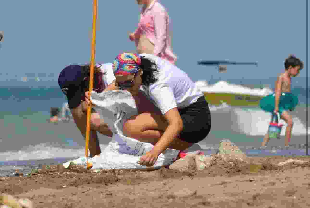 Antalya'da plajda 'plastik atık' duyarlılığı