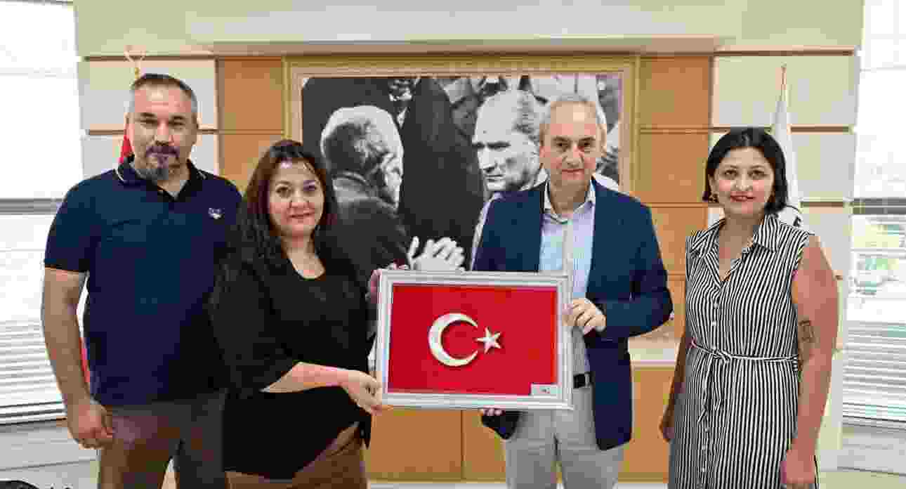 Başkan Kocagöz personelinin yüzünü güldürdü