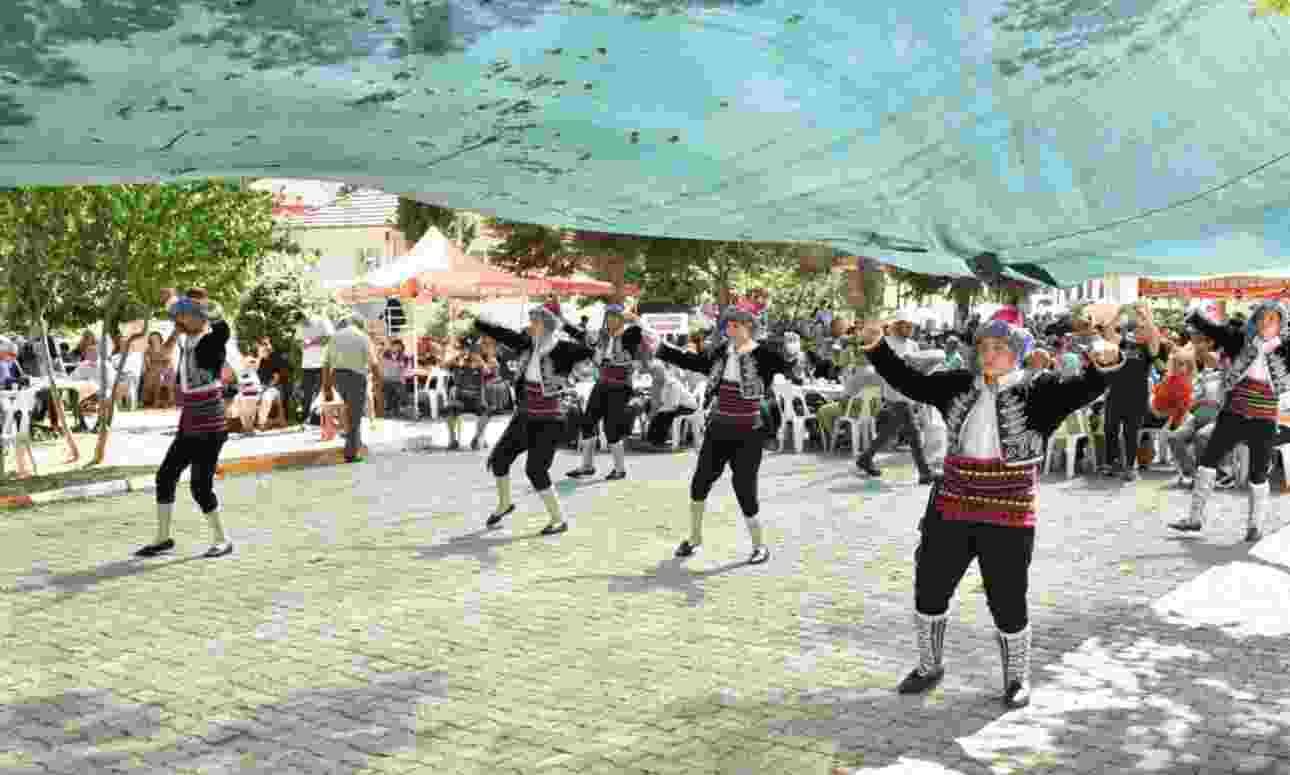 Isparta’nın Eğirdir İlçesinde bu yıl 28. si düzenlenen Pişi günü gerçekleşti.