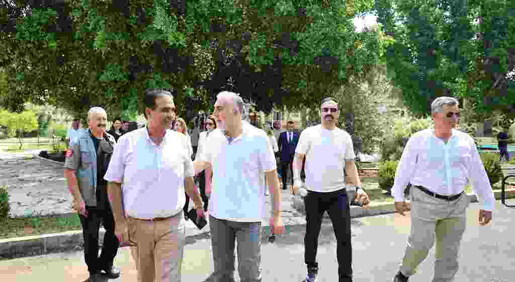Bakan Işıkhan, Kapalı Maraş’ı ziyaret etti