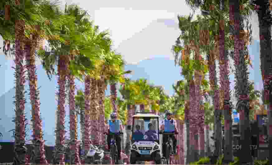Plajlar ve parklarda güvenlik için Turizm Polisi pedal çeviriyor