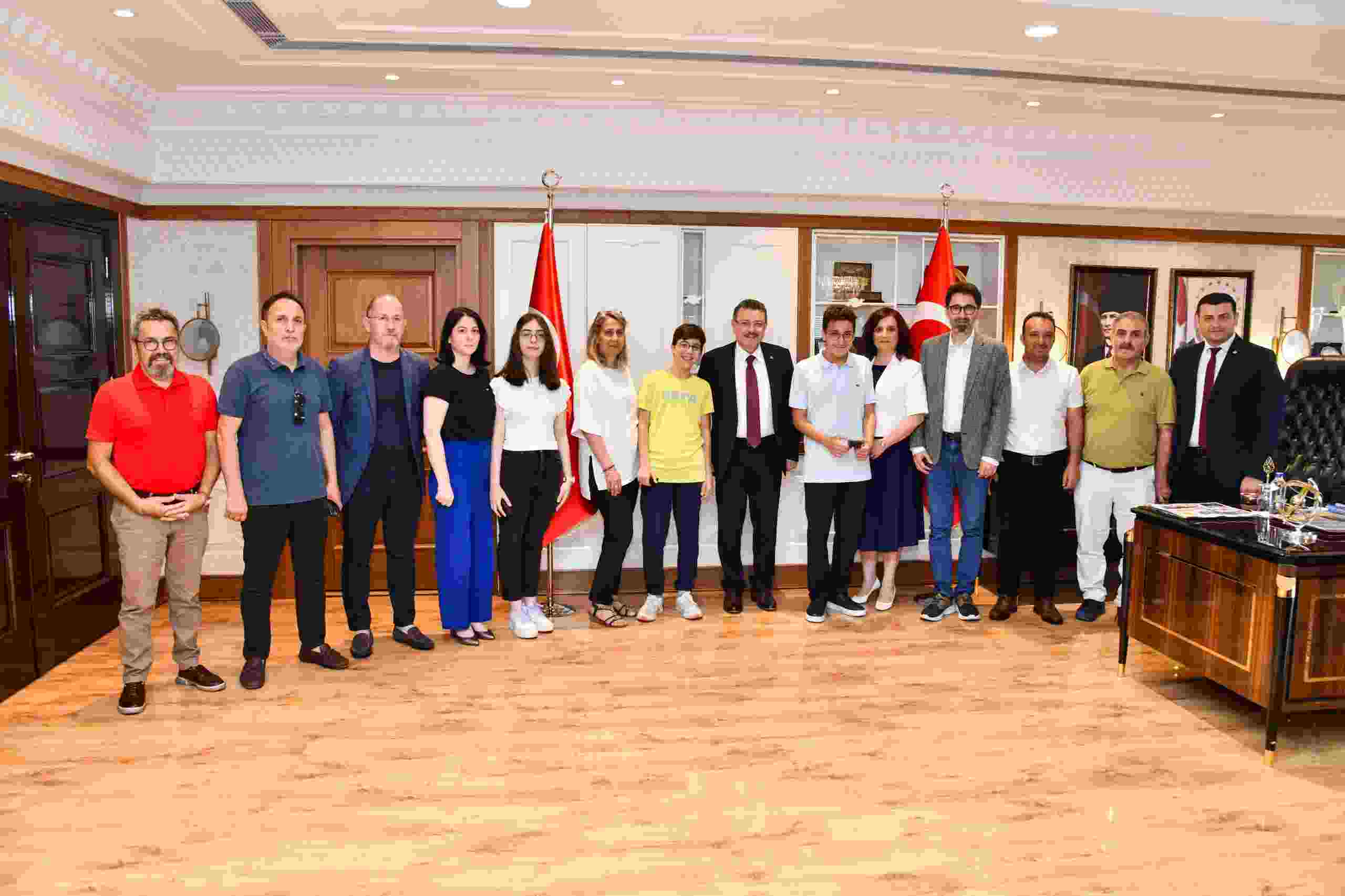 Başkan Genç şampiyonları ağırladı