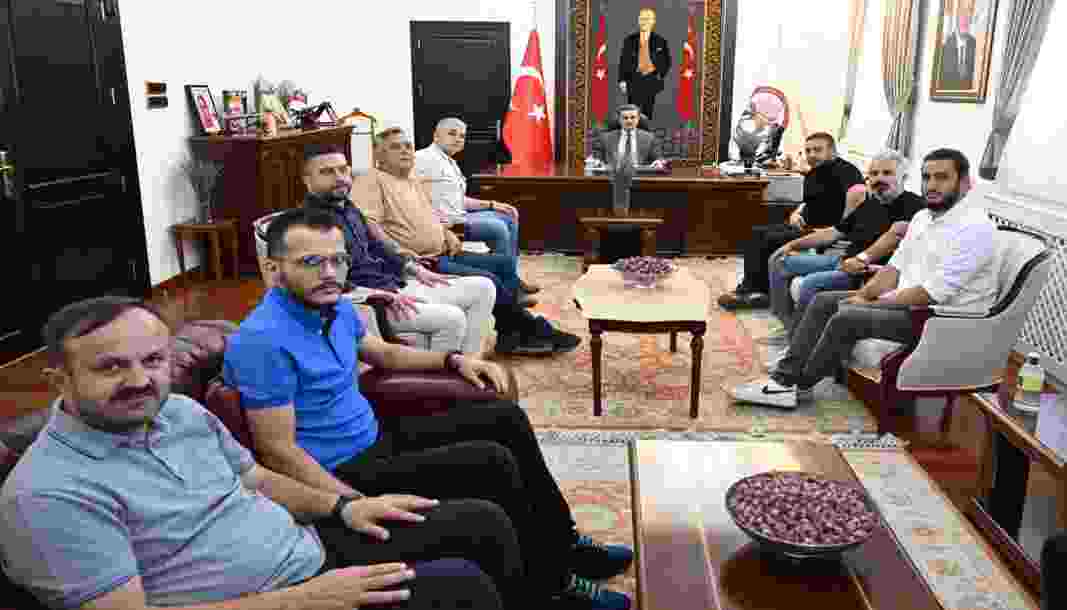 Isparta 32 spor yöneticilerinden Vali Baruş'a ziyaret