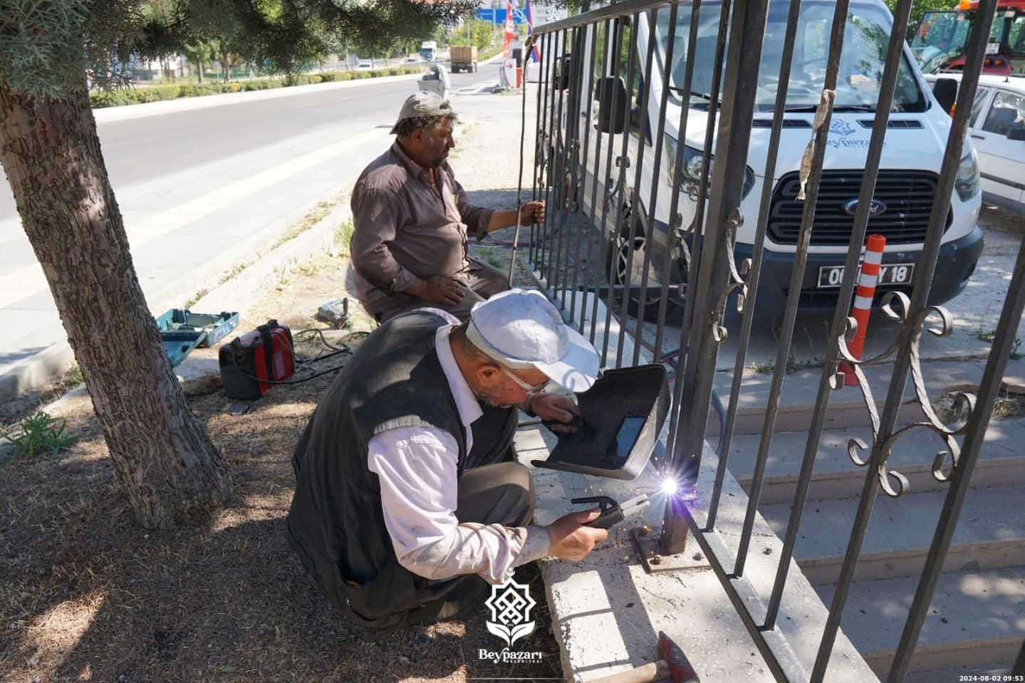 Beypazarı Belediyesi'nden demir korkuluk çalışması
