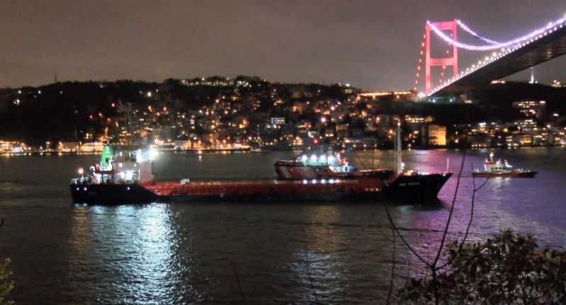 İstanbul Boğazı'nda alarm; geçişler durduruldu