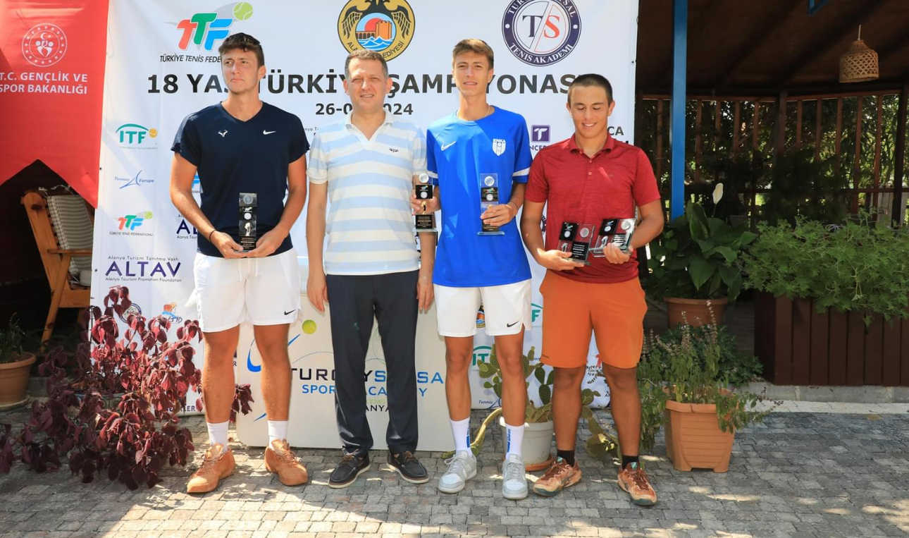 Alanya'da 18 yaş altı tenis Türkiye Şampiyonlarına ödül
