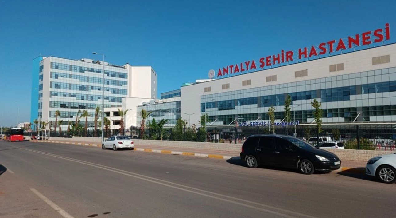 Antalya Şehir Hastanesi'nde akşam randevu dönemi