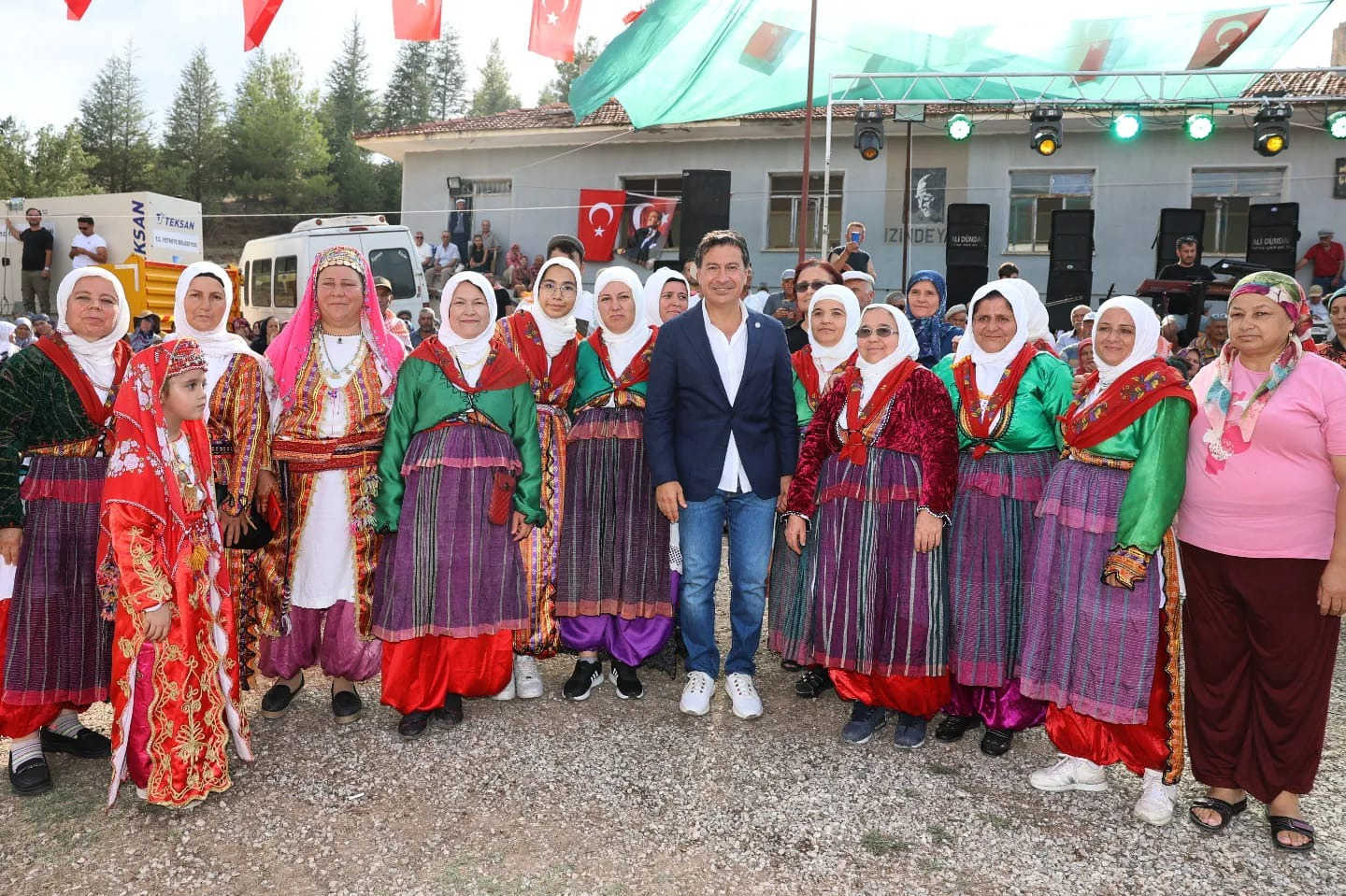 Başkan Aras Seydikemer’de Kültür Şenliği’ne katıldı