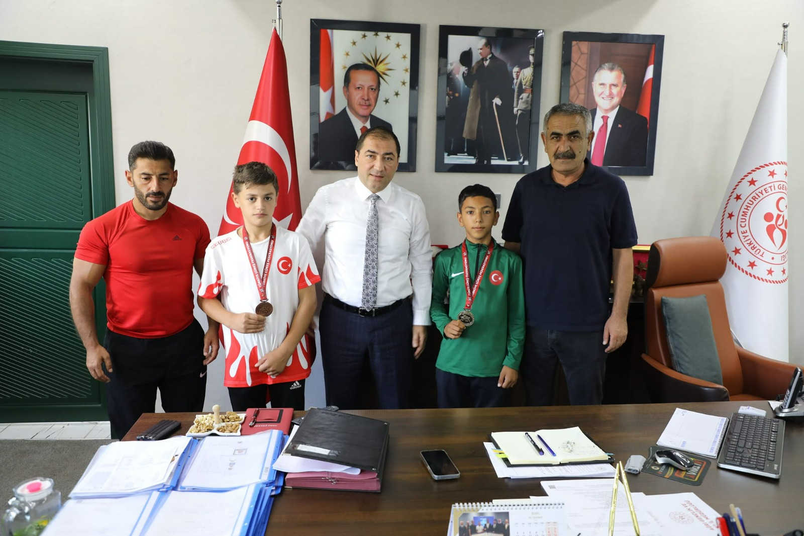 İl Müdürü Çelebi Başarılı Güreşçileri Tebrik Etti