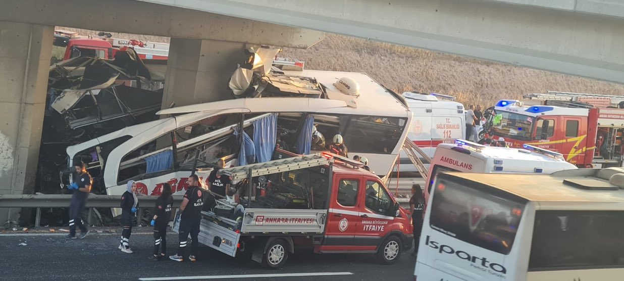 Ankara'da yolcu otobüsü köprüye çarptı; 10 ölü