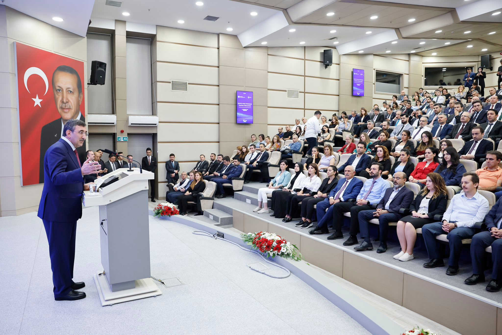 Cevdet Yılmaz: Enflasyonla mücadele ve istihdam artışı önemli önceliklerimiz