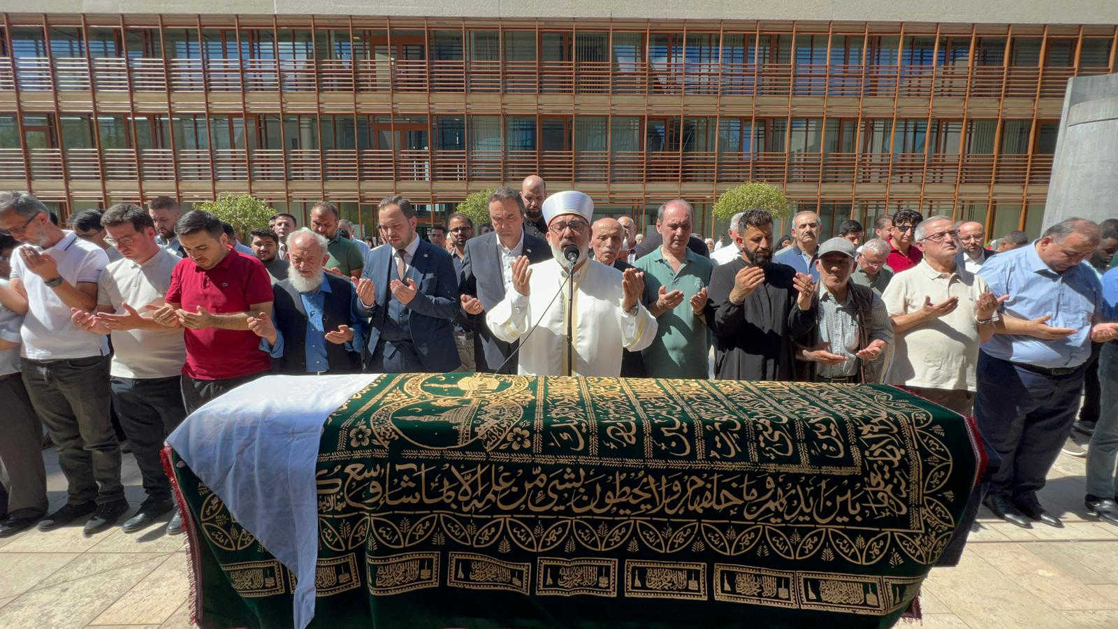DİTİB kurucularından Abdullah Uzunalioğlu‘nun eşi son yolculuğuna uğurlandı
