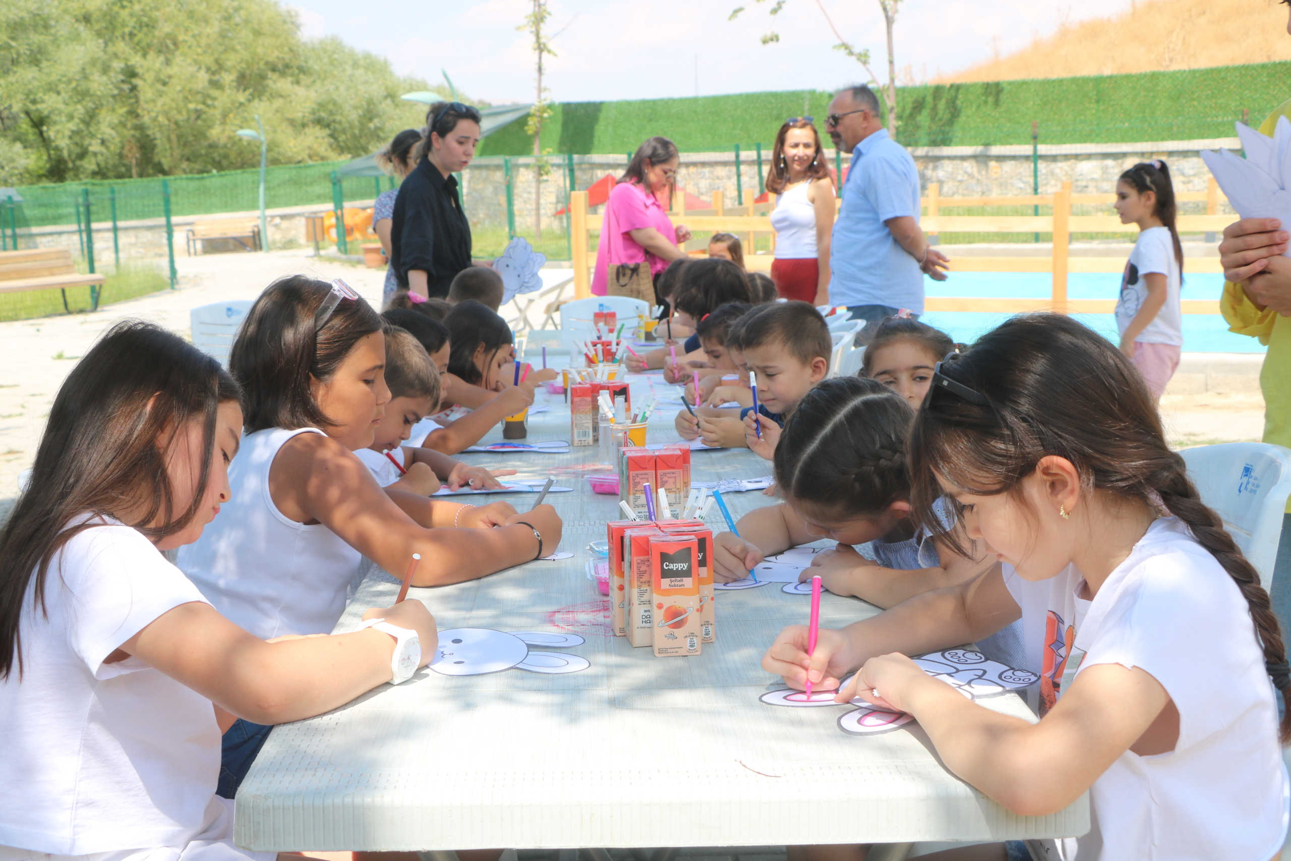 Elmadağ Belediyesi'nden çocuklara renkli boyama etkinliği