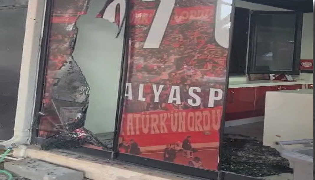 Antalyaspor Taraftar Derneği'ne silahlı saldırı: 16 kurşun isabet etti!
