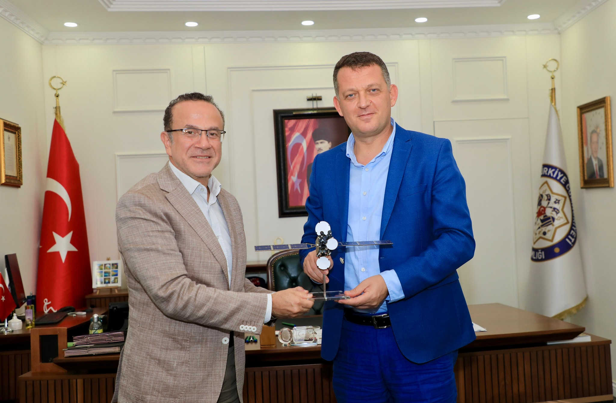 Alanya rektörü Güner Kaymakam Ürkmezer'i ziyaret etti