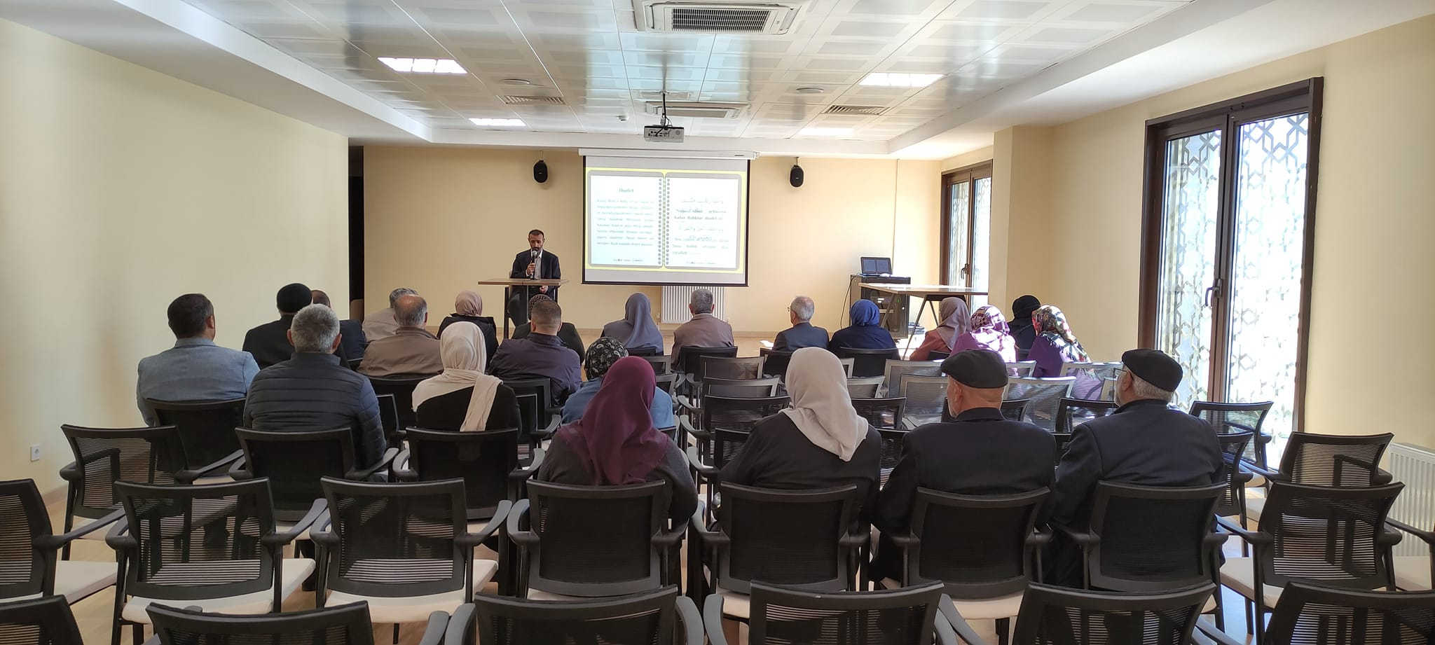 Kars'ta Umre yolcularına bilgilendirme semineri düzenlendi
