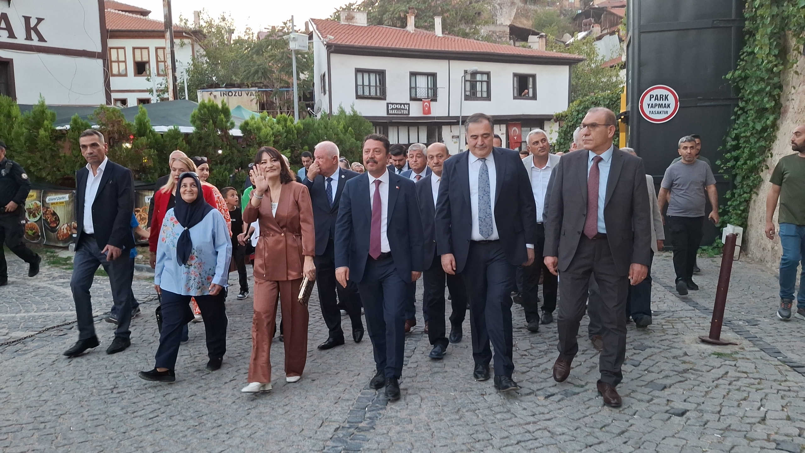 27. Uluslararası Beypazarı festivali dolayısıyla Cumhuriyet-kortej yürüyüşü yapıldı: