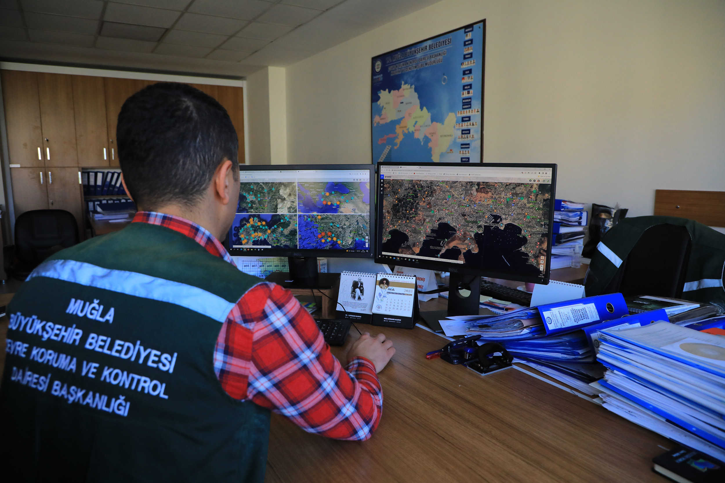 Muğla Büyükşehir Belediyesi, hafriyat kamyonlarını uydudan denetliyor