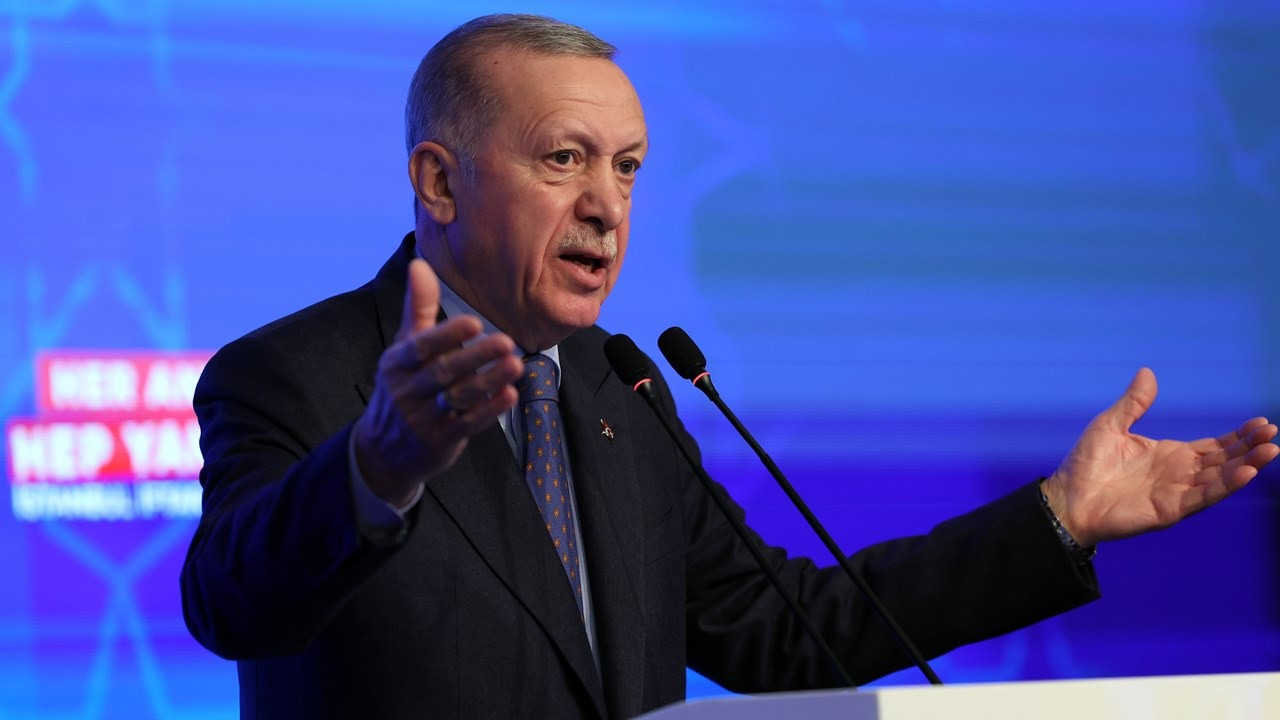 Cumhurbaşkanı Erdoğan'ın çarpıcı sözleri: "Bu kılıçları kime çekiyorsunuz?"