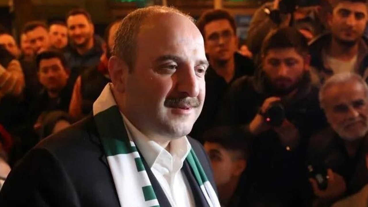 Mustafa Varank, Bursaspor'un deplasman sponsoru oldu