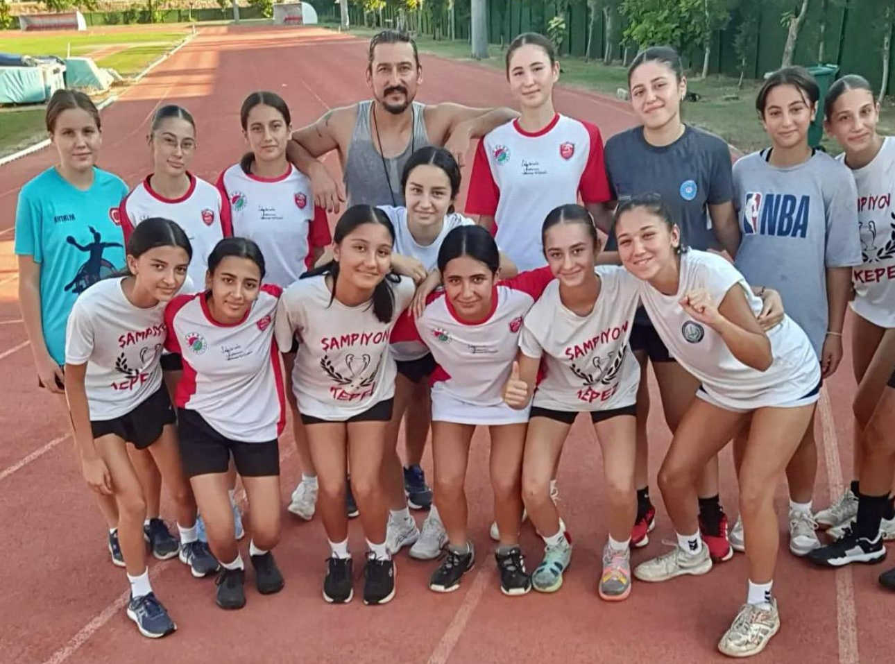 Kepez’in şampiyonları hız kesmiyor