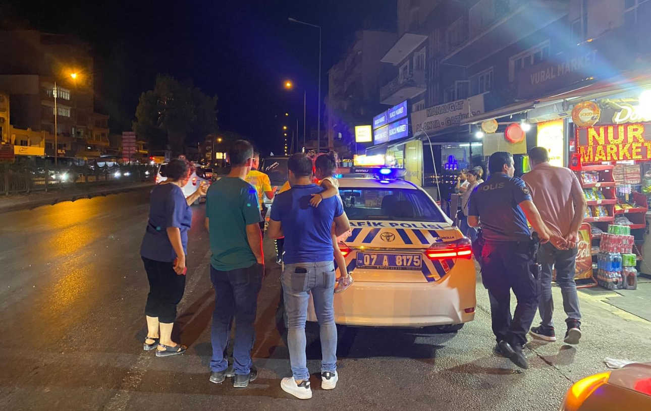 Serik'te yola fırlayan kız çocuğuna otomobil çarptı: 1 yaralı