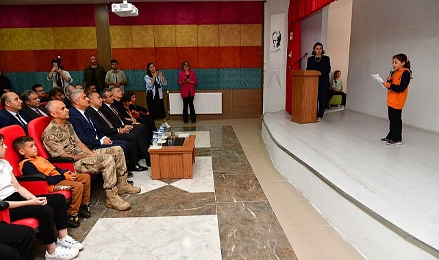 Vali Hayrettin Çiçek 'İlköğretim Haftası' etkinliğinde