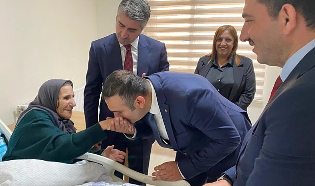 Bakan Yardımcısı Tarıkdaroğlu Ardahan'da huzur evi sakinleriyle buluştu