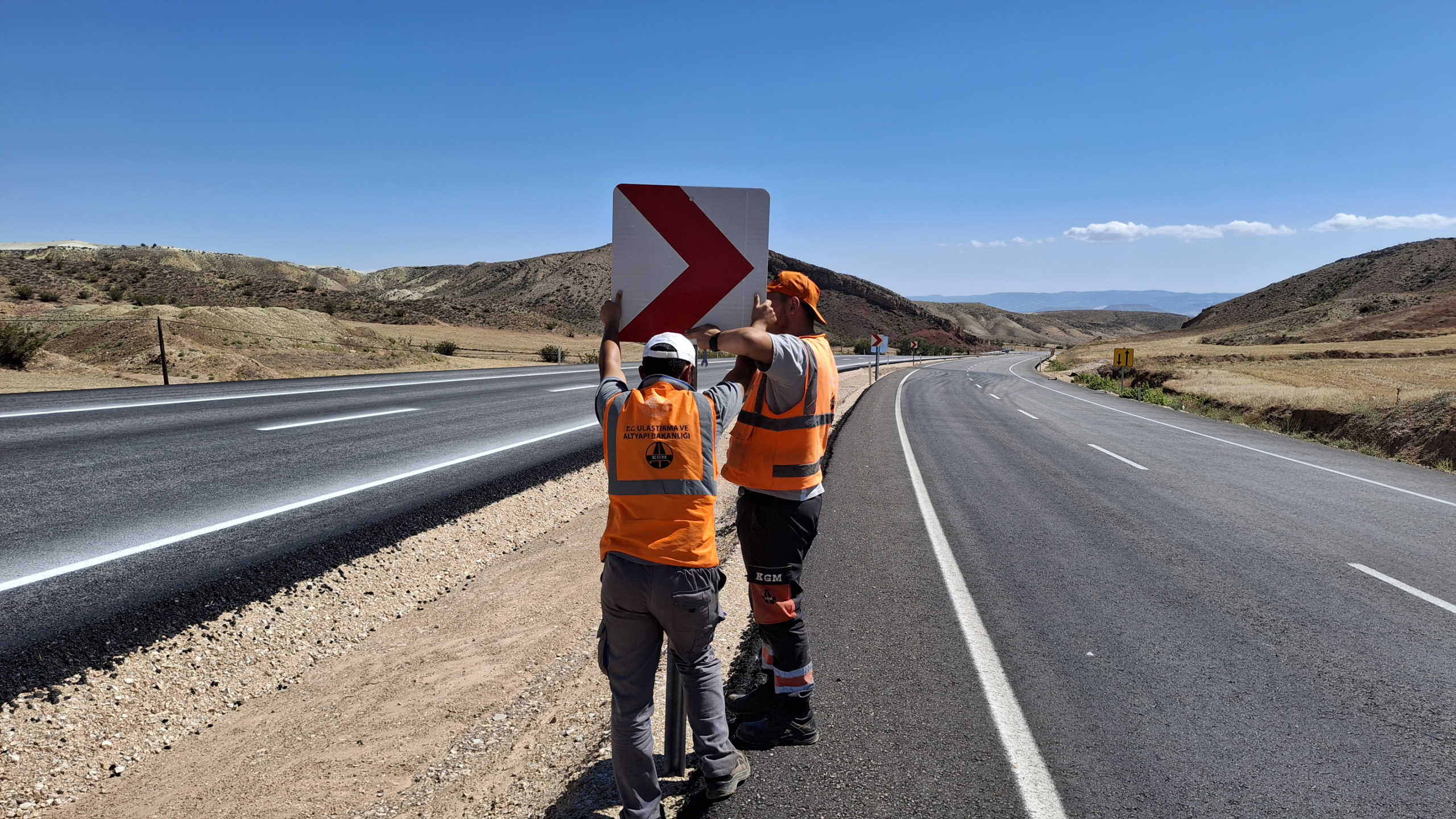 Karayolları Beypazarı 43. Şube Şefliği, D140 Kontra kesim nolu karayolunda 5 km bölünmüş yolu ulaşıma açtı
