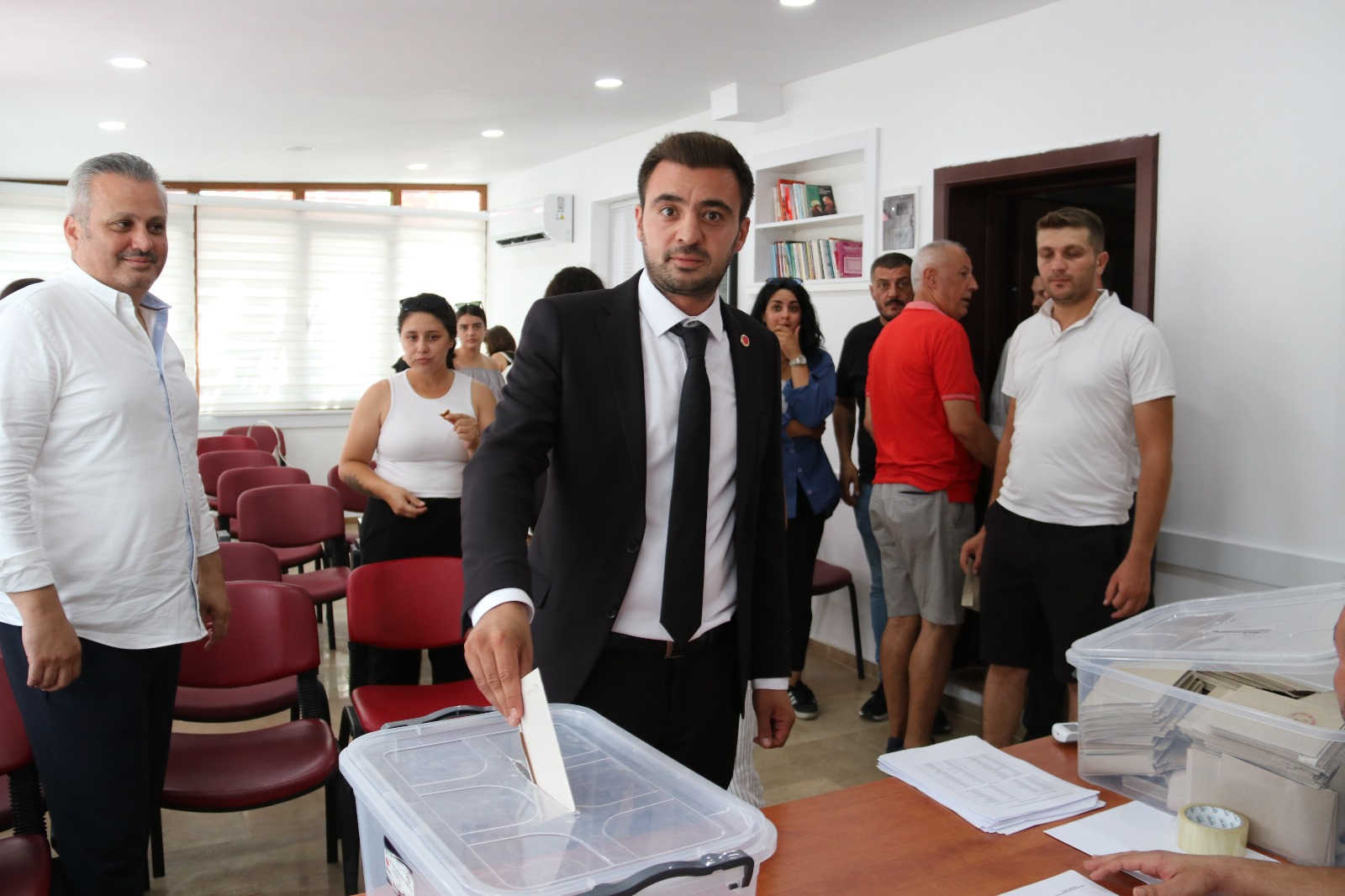 CHP Fethiye Gençlik Kollarında bayrak değişimi