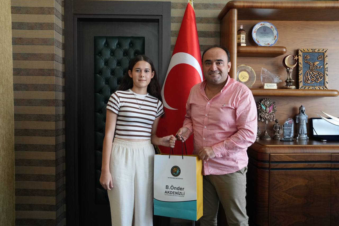 Başkan Akdenizli, Seydikemer’de dereceye giren öğrencileri ödüllendirdi