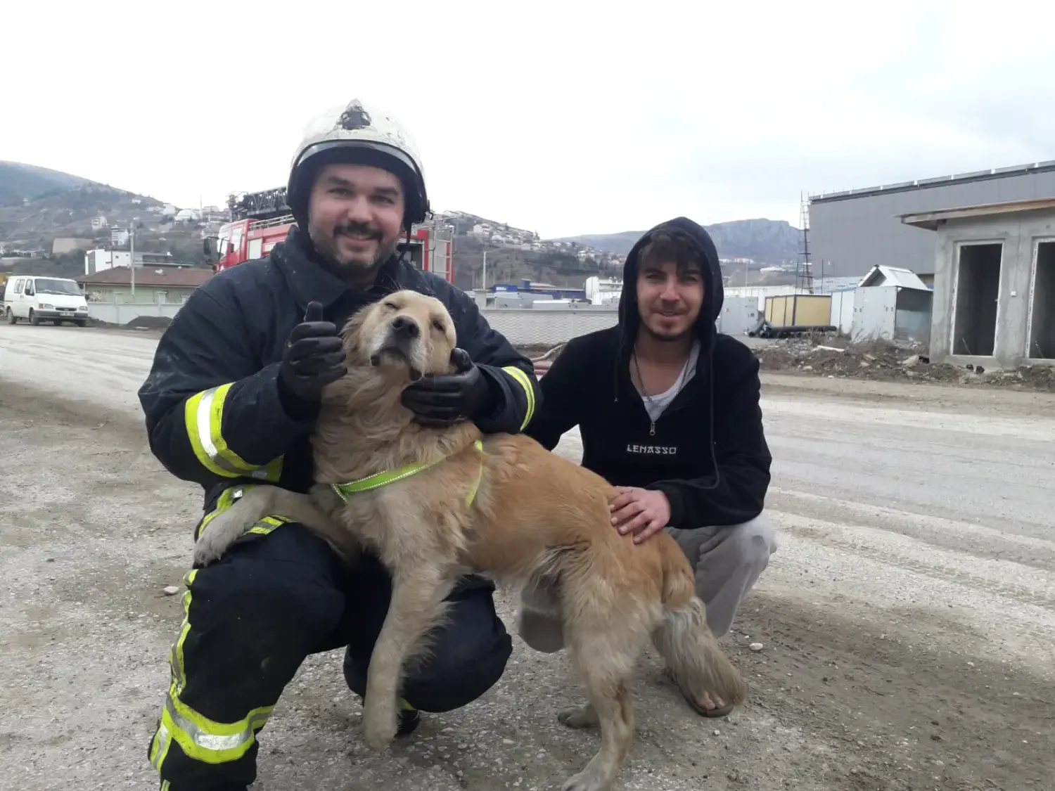 Tokat'ta yangından kurtarılan köpek minnetini böyle gösterdi