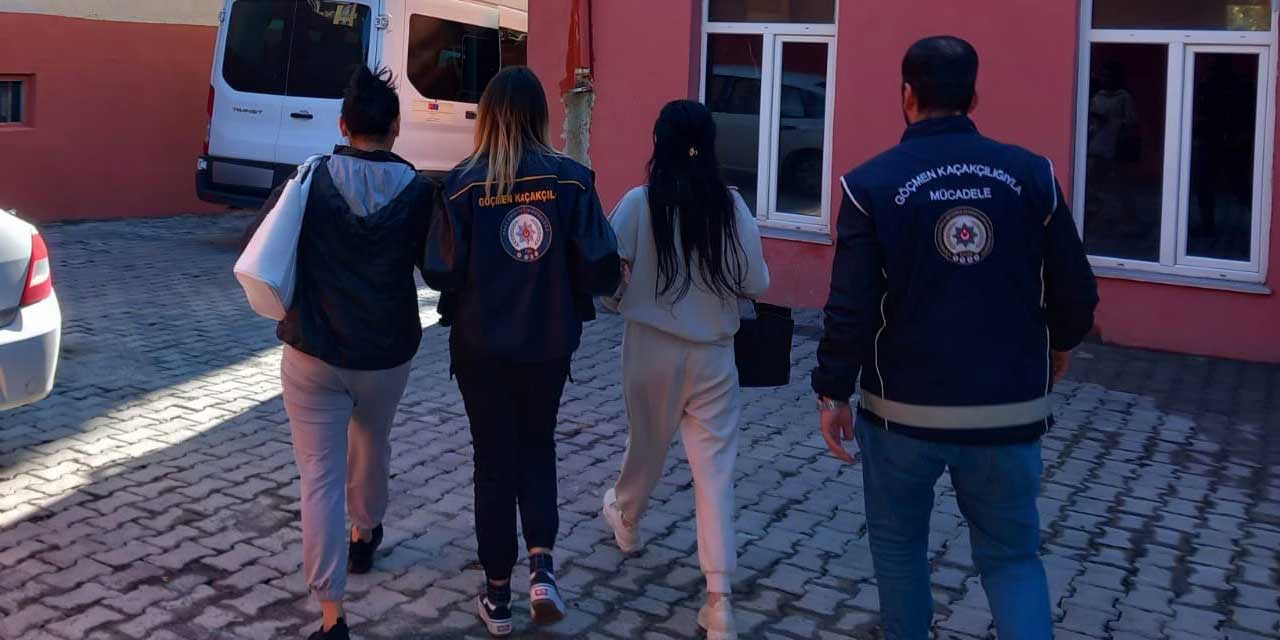 Kars'ta yakalanan 8 düzensiz göçmen sınır dışı edildi