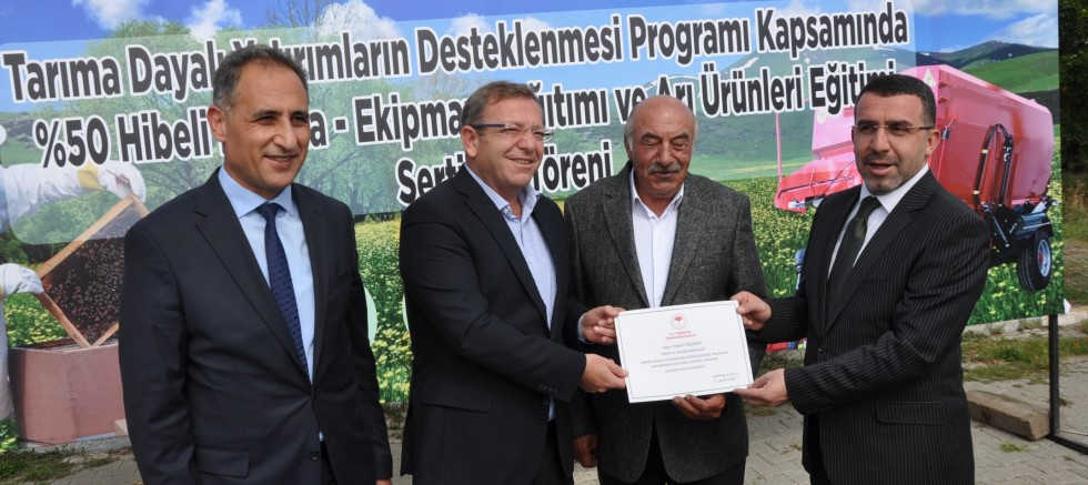 Kars'ta yüzde 50 hibeli makine dağıtımı ve sertifika töreni düzenlendi