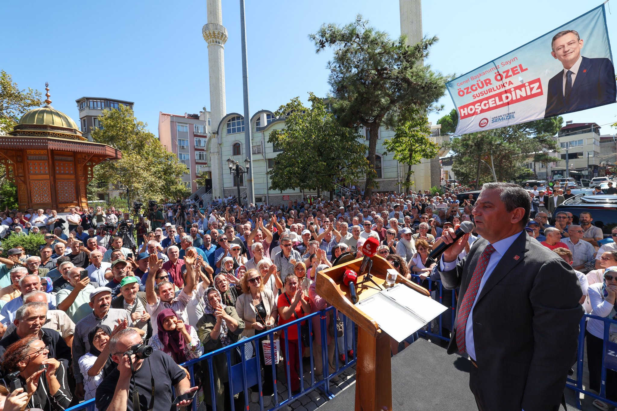 Özgür Özel: "Biz önce iktidarınızı, sonra Suriyelileri yollayacağız"
