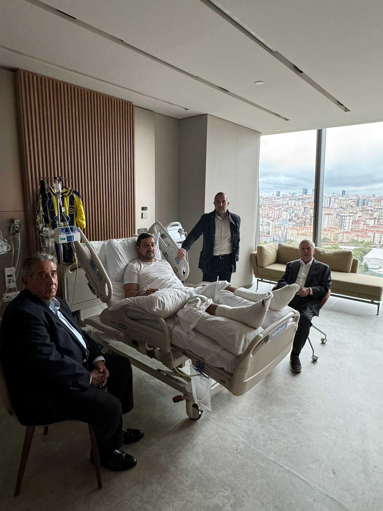 Aziz Yıldırım'dan Serhat Akın'a ziyaret