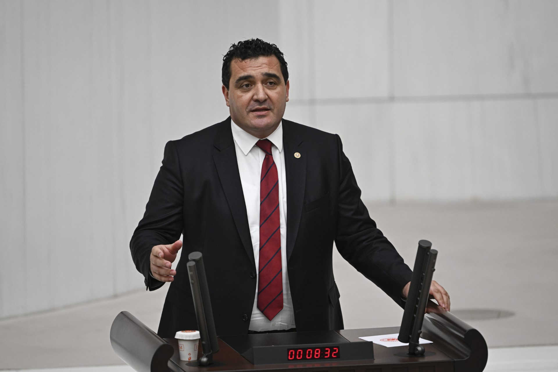 CHP'li Karasu "Eş, dost, akraba atamaları"nı meclis gündemine taşıdı
