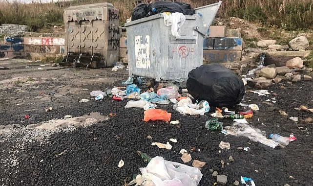 Ulgar Dağı'ndaki çeşme çöp içinde